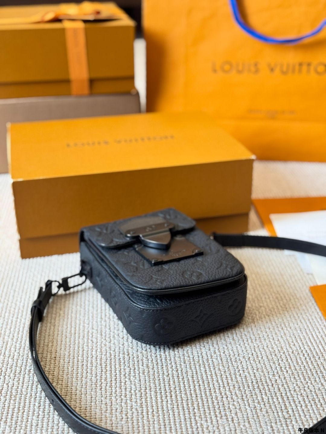 【今日特価】Louis Vuitton S-lock モバイルバッグ