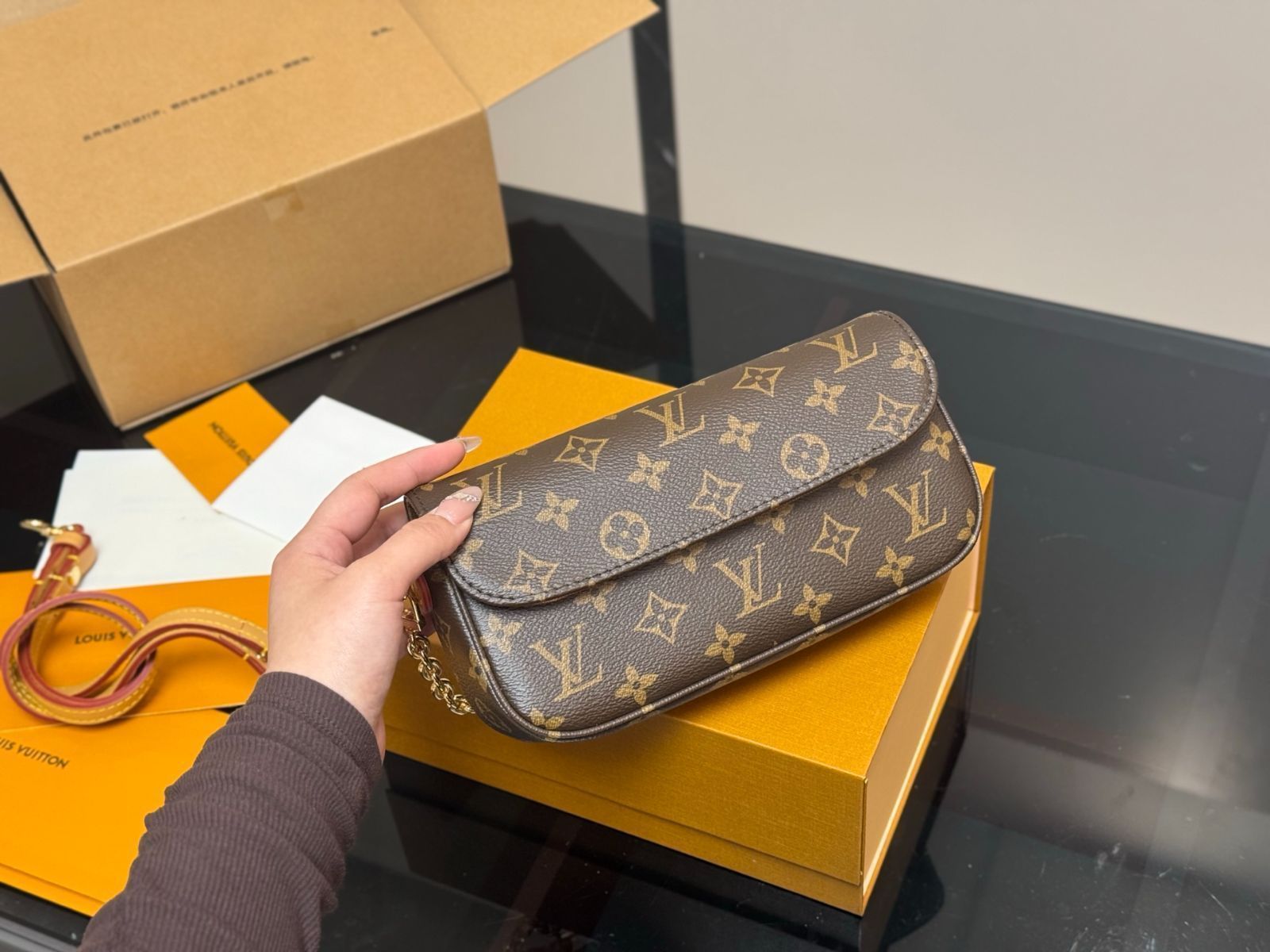 【今日特価】LV Ivy WOC ルイヴィトン アイヴィ ウォーレット オン チェーン