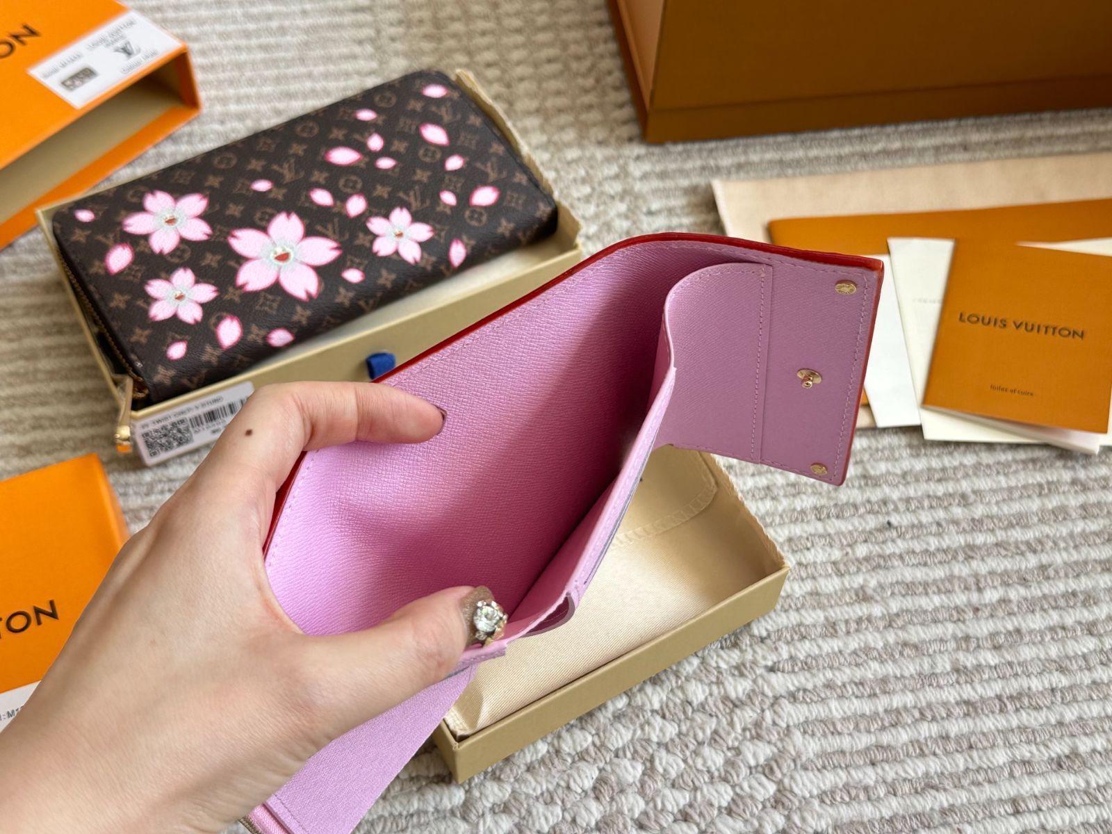 【今日特価】L Brand New Wallet - L ブランド 新作 財布