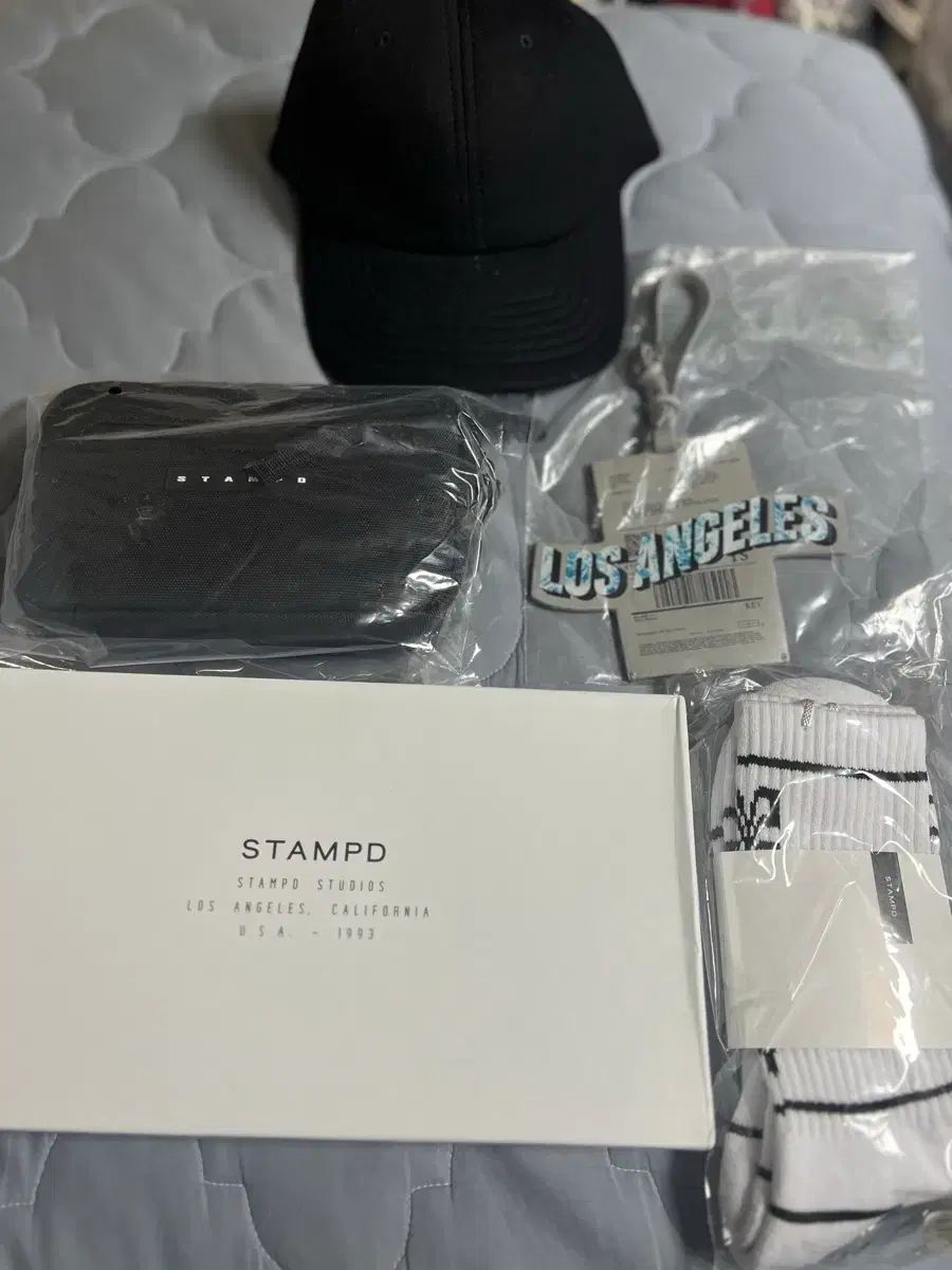 正規品/新品 STAMPD ボールキャップ クロスバッグ 靴下 シュークリーナー セット 26,036円