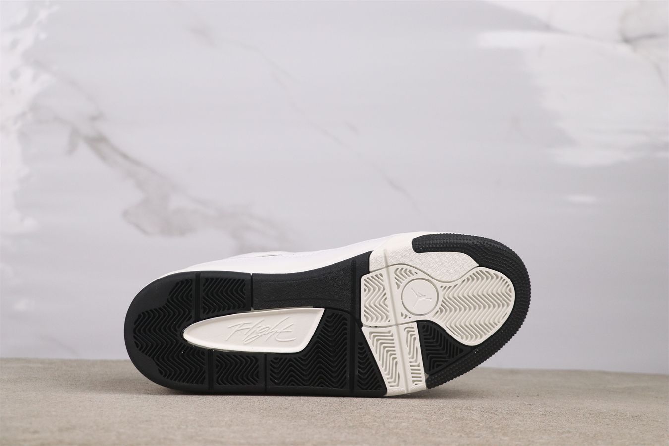【今日特価】Air Jordan 4 HF3255-100 エアジョーダン 4 ホワイトブラック（White Black）