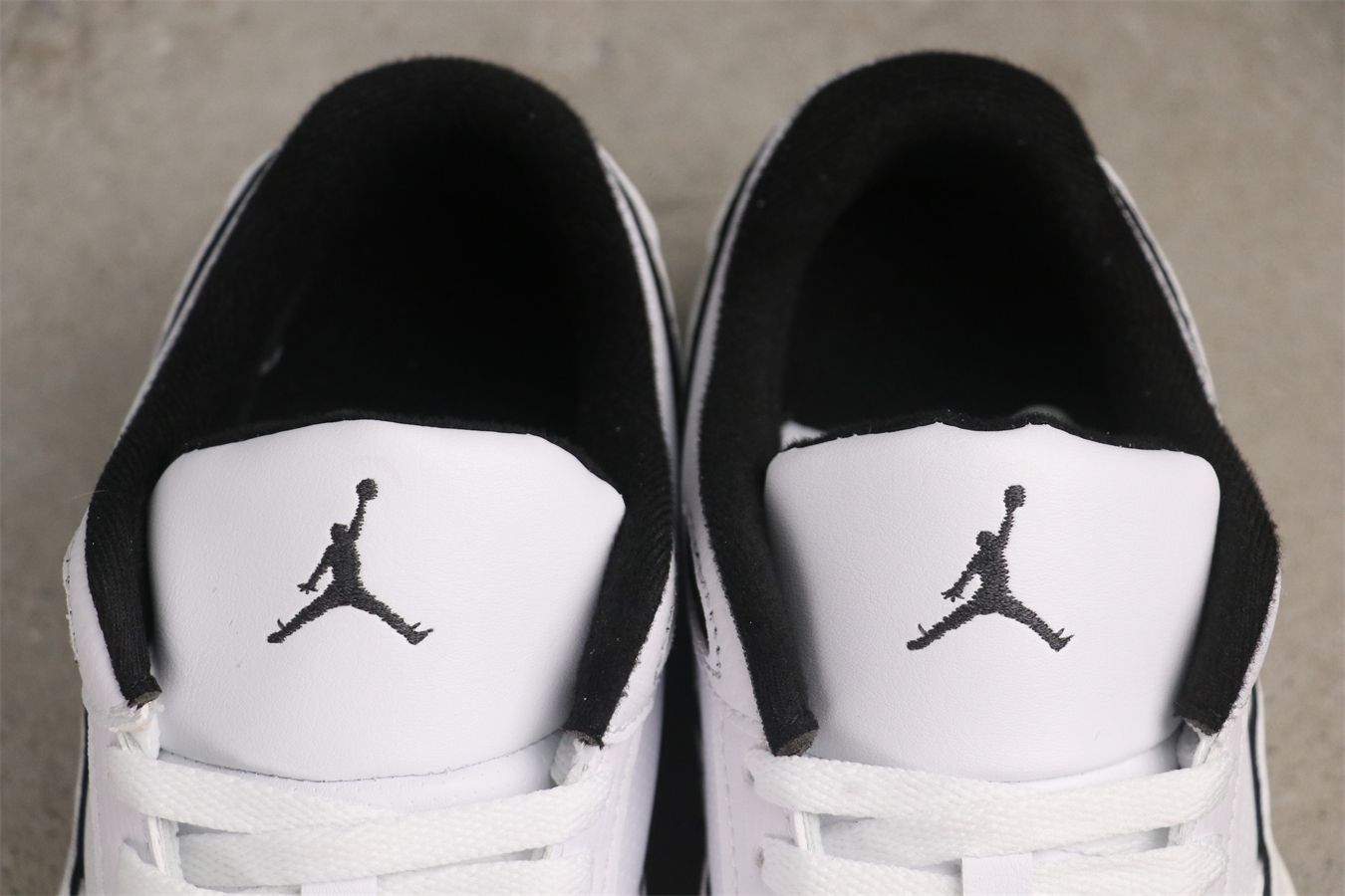 【今日特価】Air Jordan 4 HF3255-100 エアジョーダン 4 ホワイトブラック（White Black）