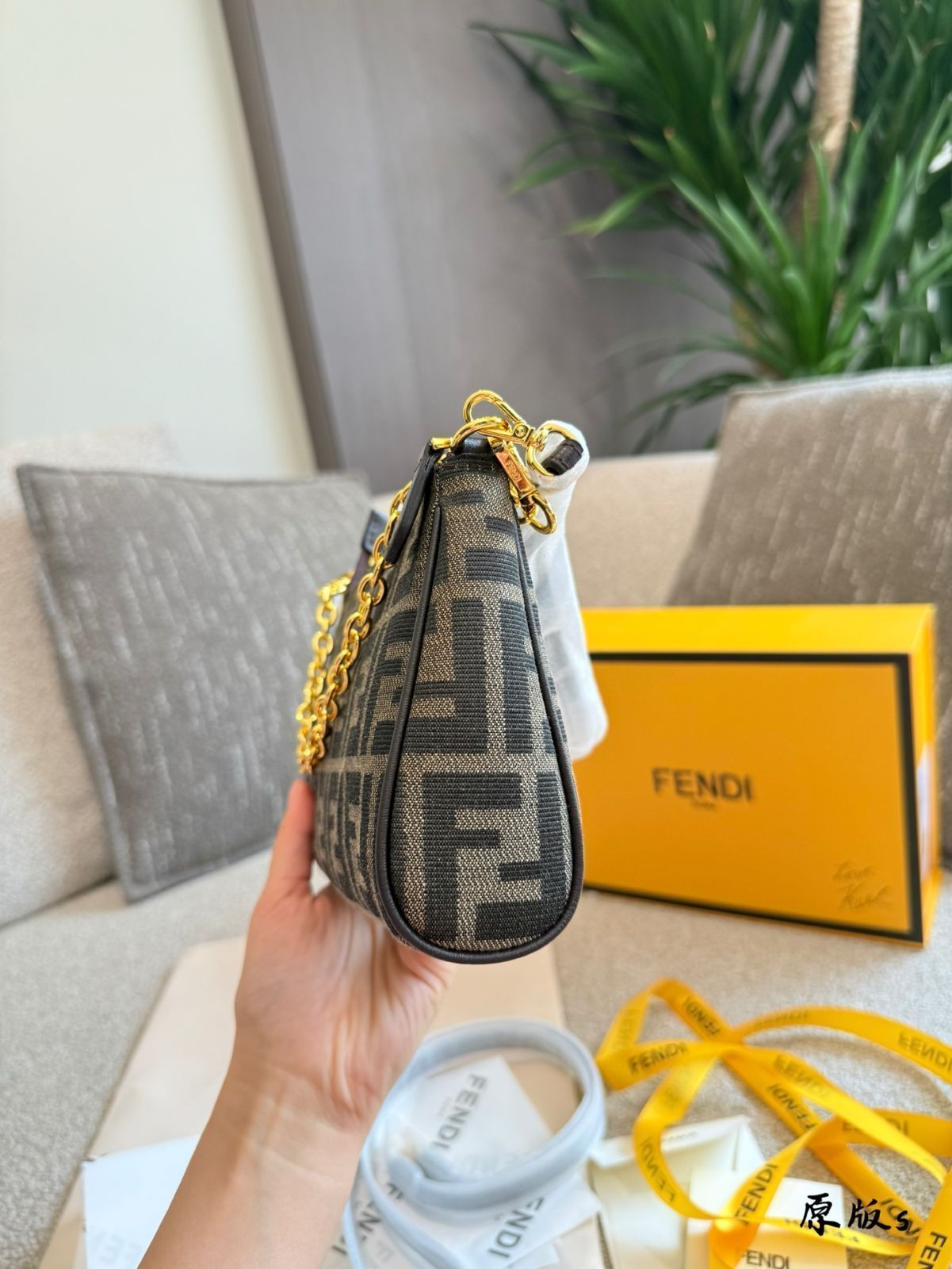 【今日特価】Fendi デュアルストラップ ヴィンテージプリント アンダーアームバッグ