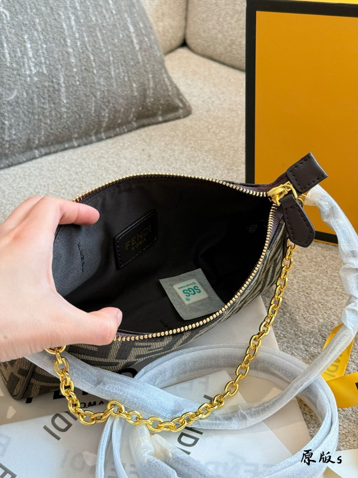【今日特価】Fendi デュアルストラップ ヴィンテージプリント アンダーアームバッグ