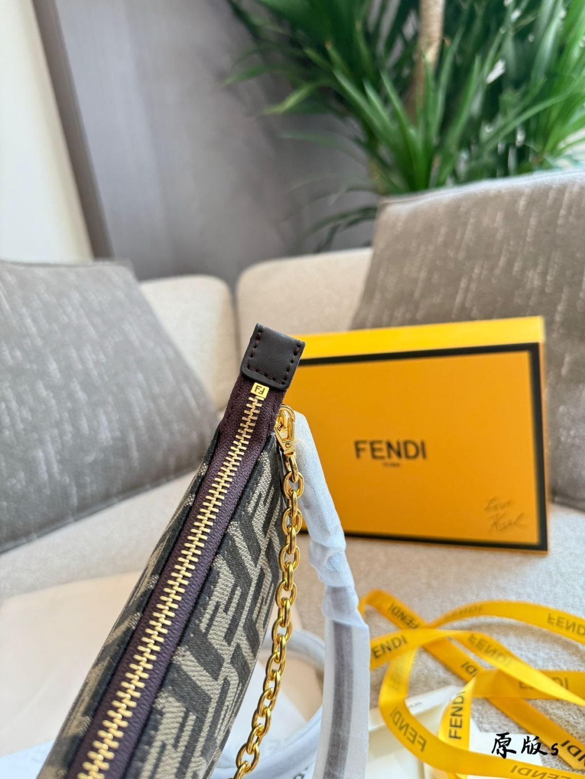 【今日特価】Fendi デュアルストラップ ヴィンテージプリント アンダーアームバッグ