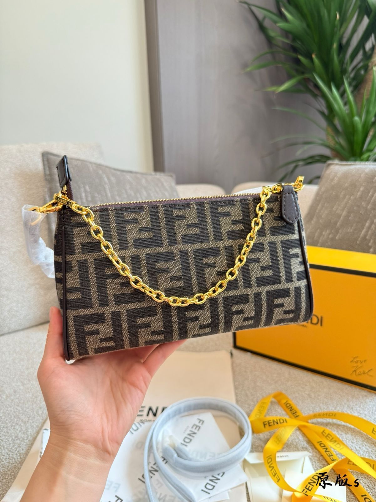 【今日特価】Fendi デュアルストラップ ヴィンテージプリント アンダーアームバッグ