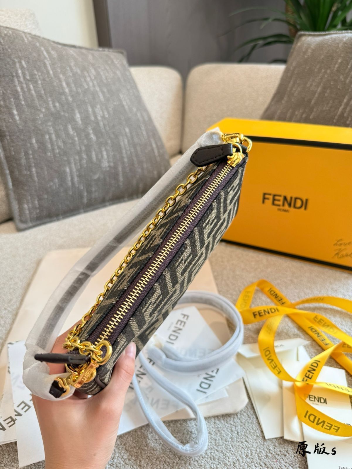 【今日特価】Fendi デュアルストラップ ヴィンテージプリント アンダーアームバッグ