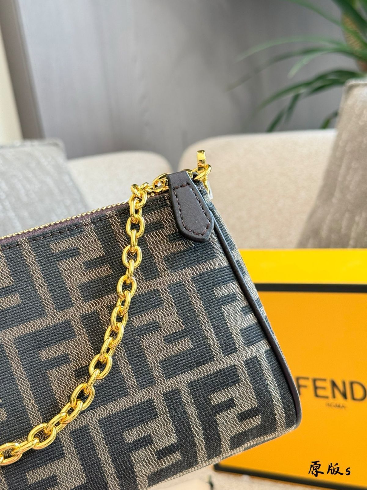 【今日特価】Fendi デュアルストラップ ヴィンテージプリント アンダーアームバッグ