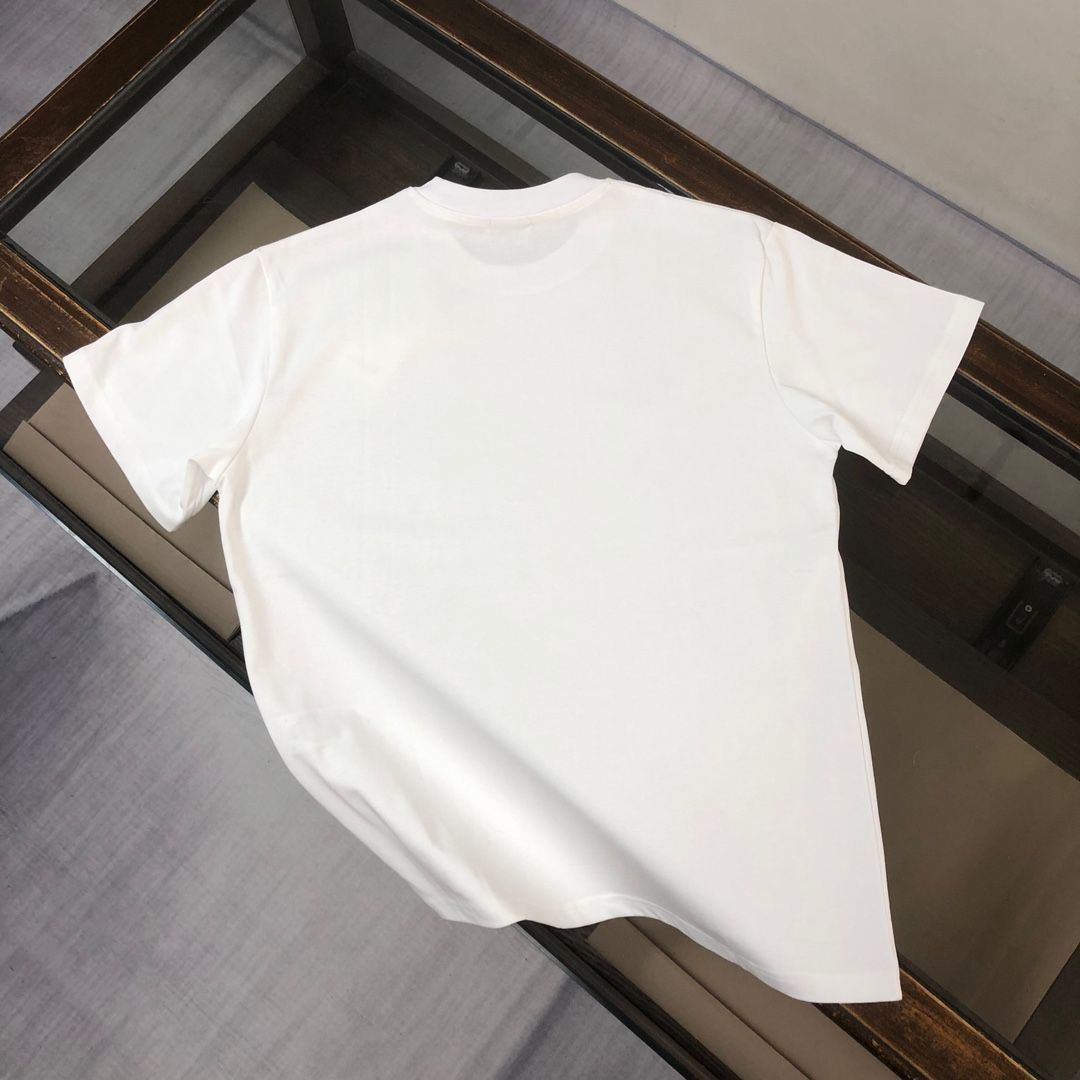【本日限定特価】BURBERRY クルーネックTシャツ - 高品質コットンで快適な着心地 [本日特価|新品未使用品]