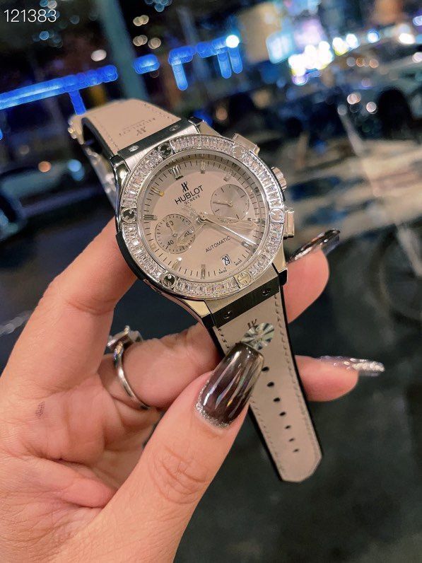 HUBLOT ヒューブロ【Big Bang レディース 38mm クロノグラフ】愛を大胆に表現する時計?? 国際アーティスト?陳漫(チェンマン)コラボモデル - チェコダイヤ&天然ゴムバンド|本日限定特価|新品未使用
