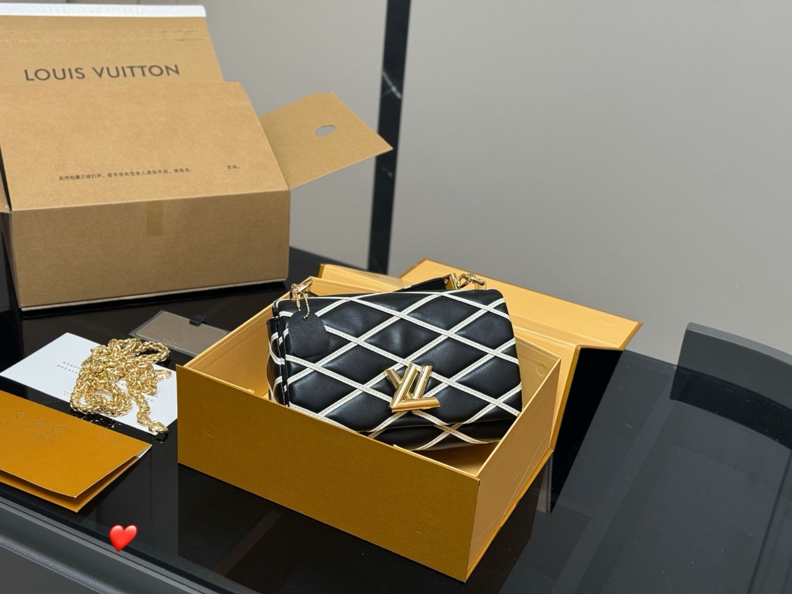 【今日特価】Louis Vuitton Twist シリーズ バッグ（L&V ツイストロック）Stylish Design-WTO輸入
