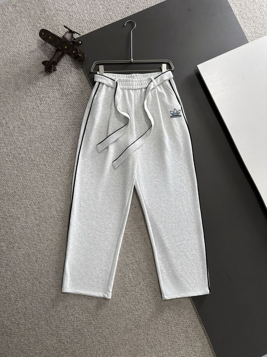 【今日特価】Balenciaga 2025SS コラボ ゴムウエスト レラックスパンツ