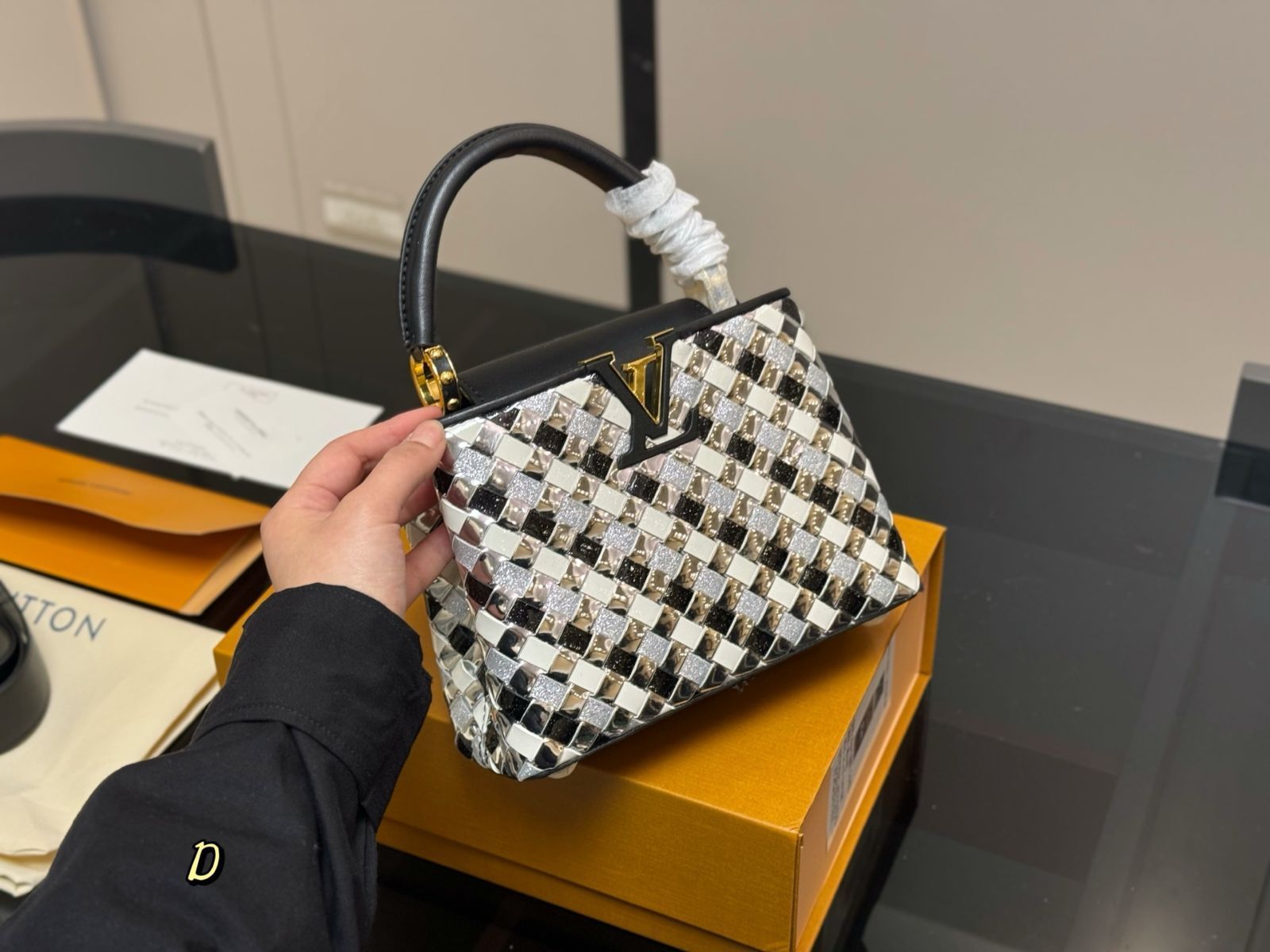 【今日特価】LV Capucines Mini Bag ルイ・ヴィトン カプシーヌ ミニ-WTO輸入2