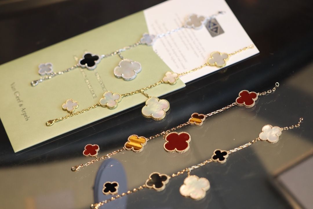 [Van Cleef & Arpels] マジック アルハンブラ 5連ブレスレット | ヴァン クリーフ & アーペル レディースジュエリー｜本日限定特価｜新品未使用