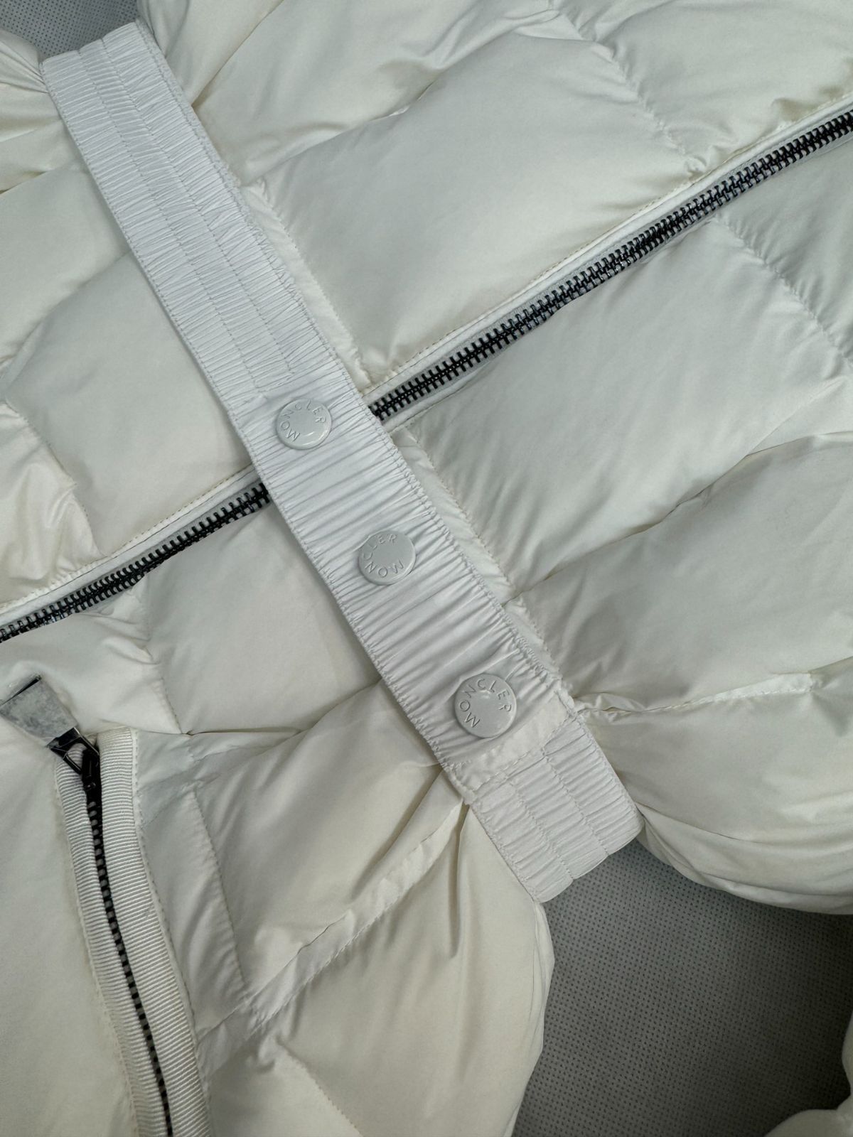MONCLER モンクレール ブラックダウンジャケットロングタイプ白い襟｜本日限定特価｜新品未使用