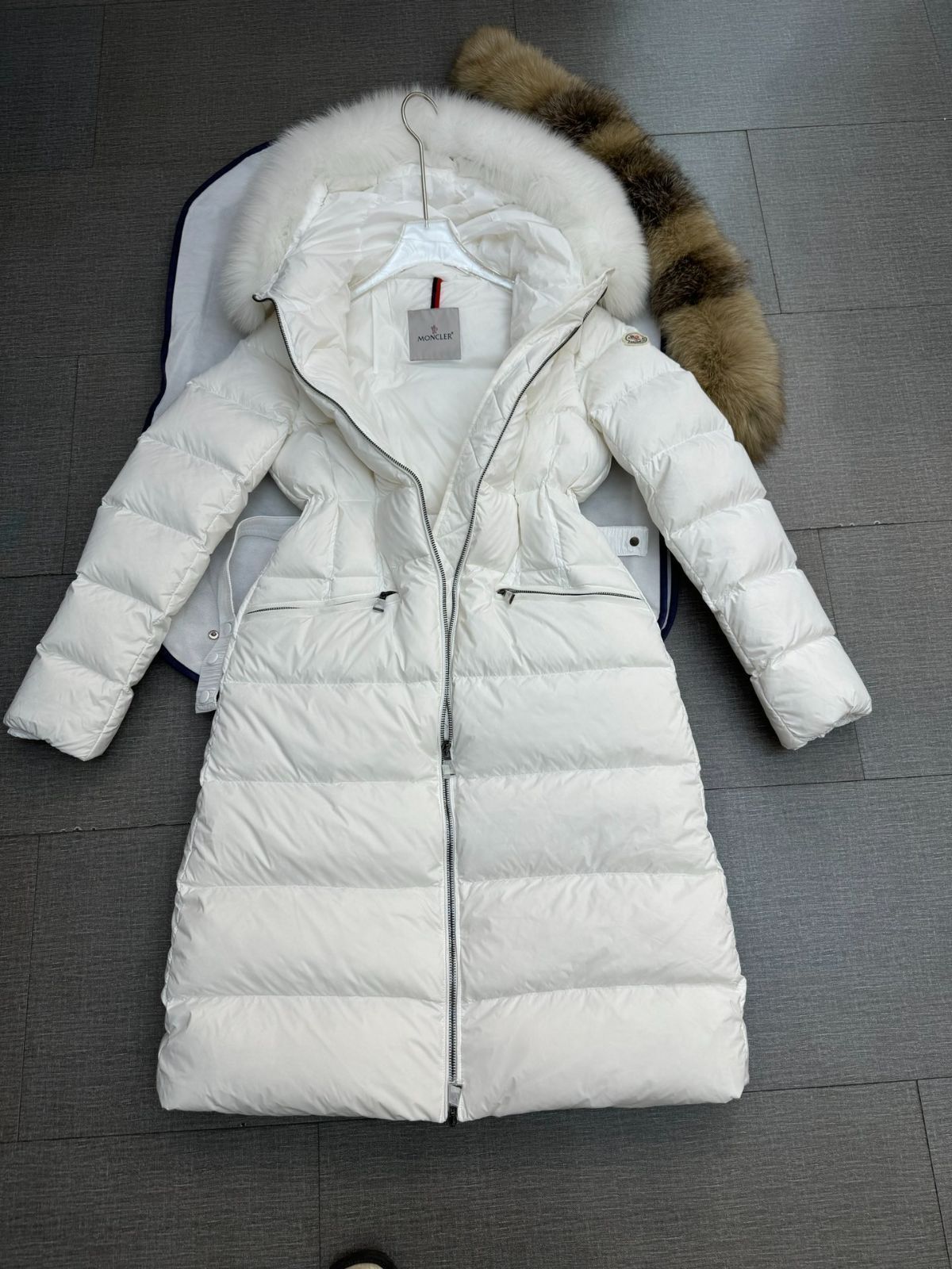MONCLER モンクレール ブラックダウンジャケットロングタイプ白い襟｜本日限定特価｜新品未使用