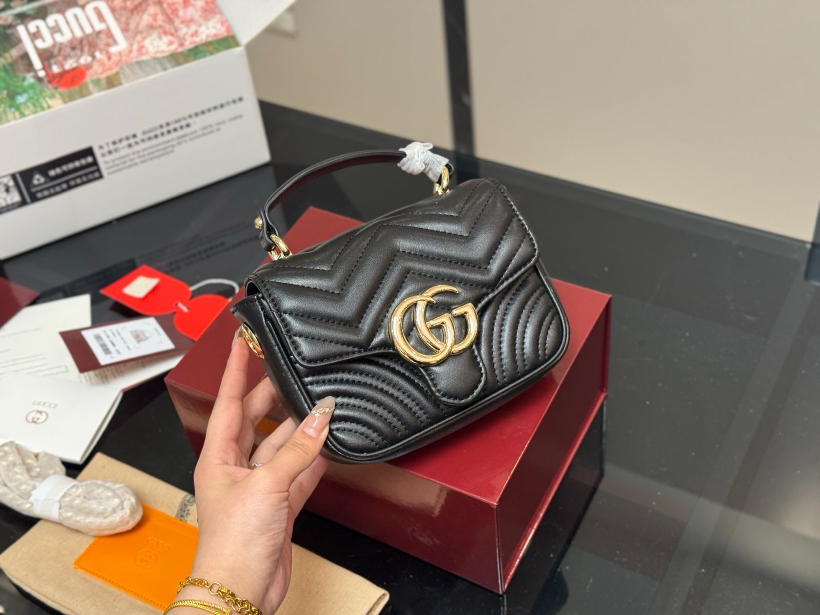 【今日特価】GUCCI GG マルモント ポストバッグ 17×14cm クラシックデザイン