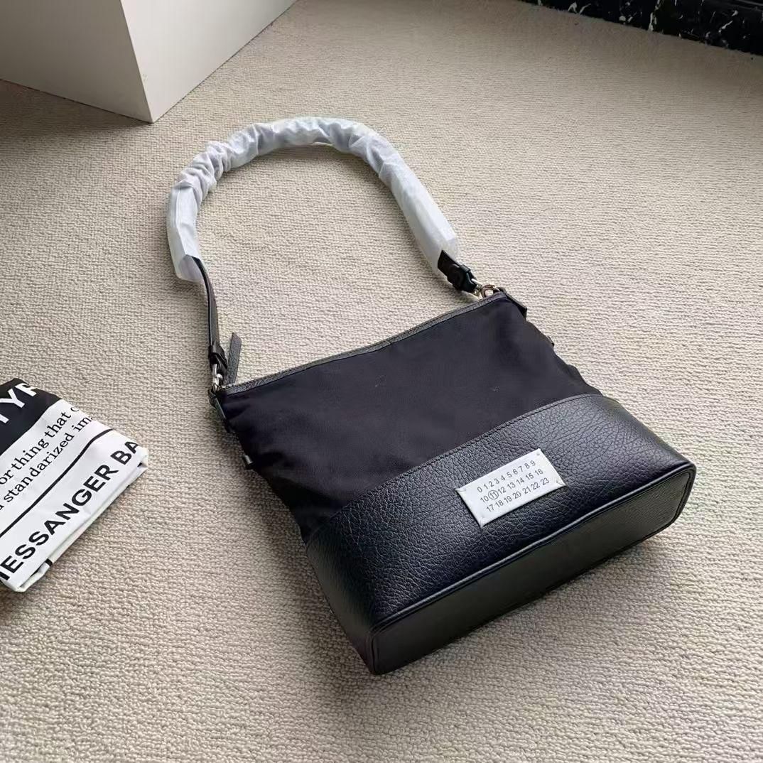 【新品】Maison Margiela 黒いショルダーバッグ