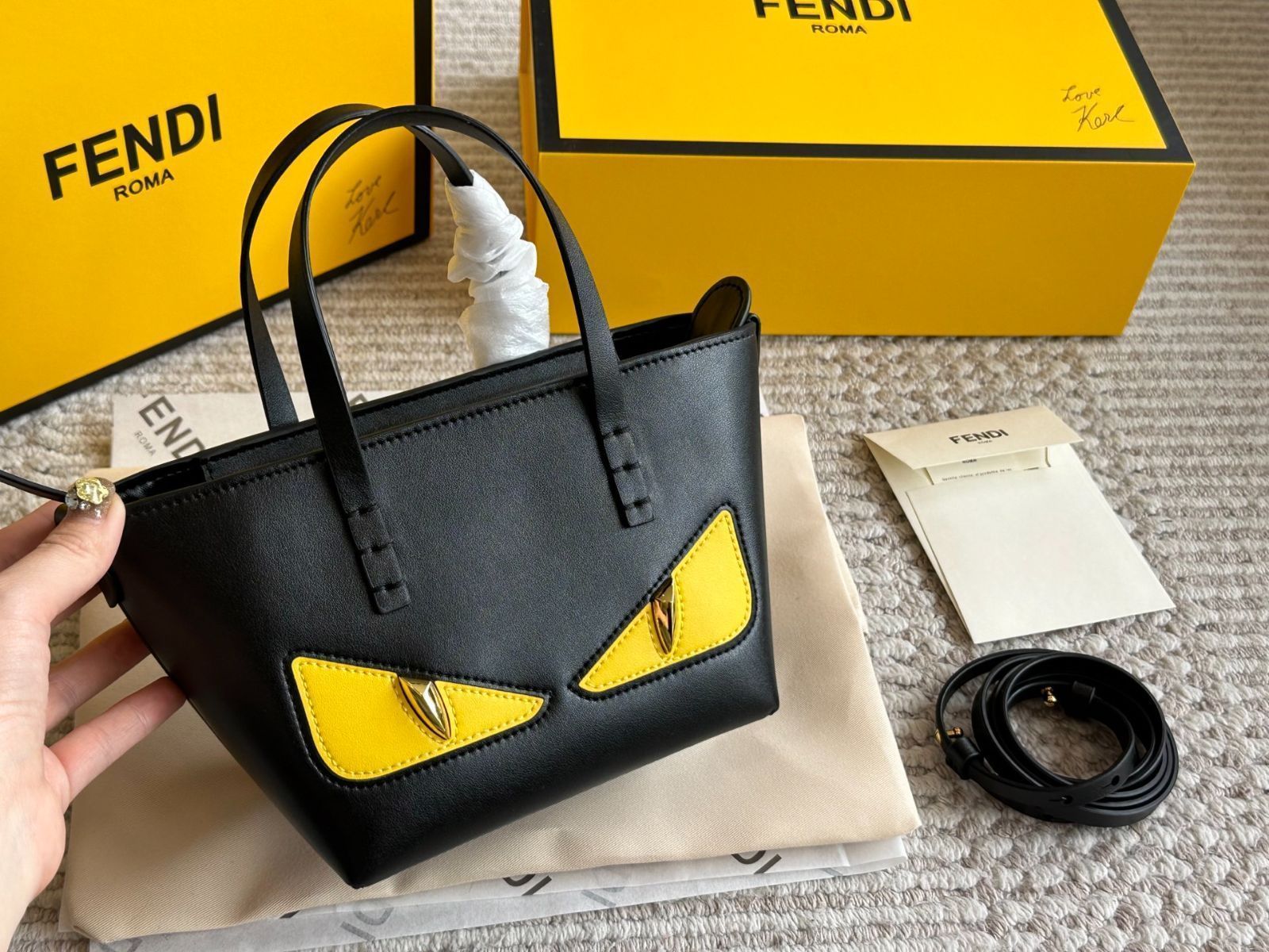 【今日特価】Fendi フェンディ ミニモンスター クレセントトートバッグ（16×13cm）