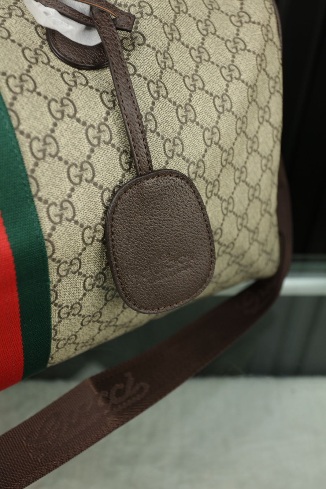 本日特価] 3点セット Gucci クールキー旅行空港バッグ + 化粧ボックス