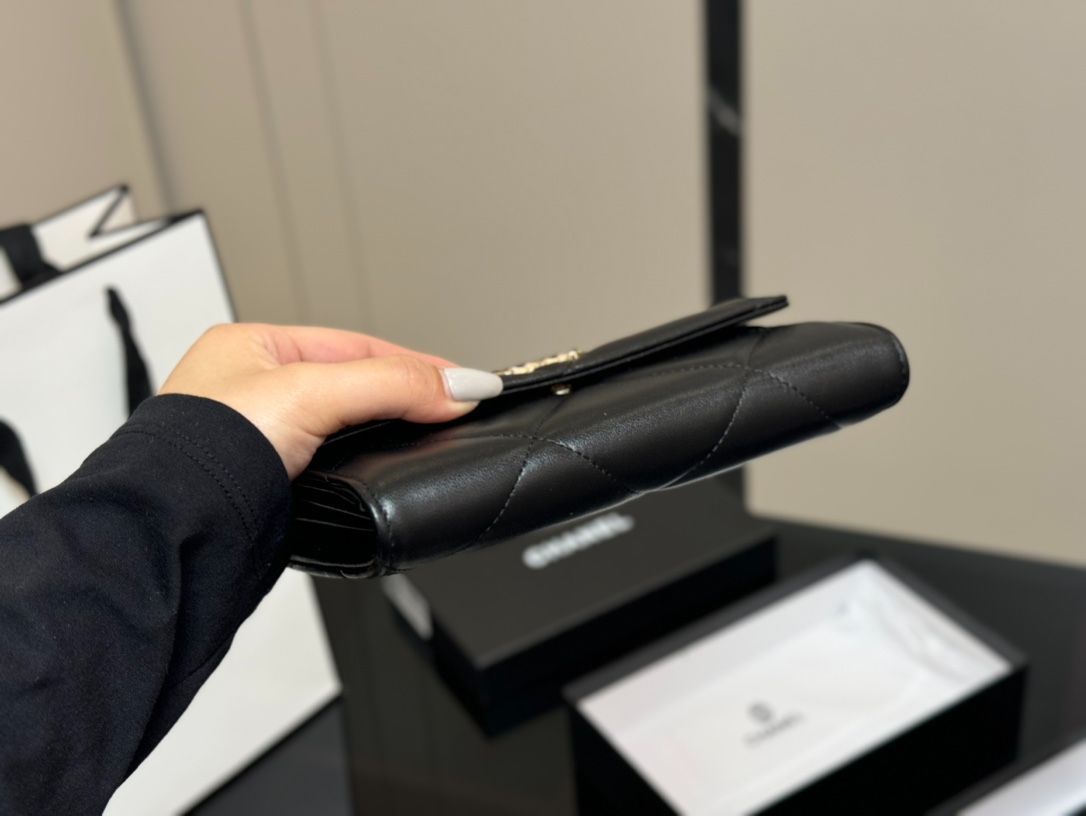 【本日限定特価】シャネル チェーンウォレット 18.11cm フルレザー 専用ボックス付き[本日特価|新品未使用品]