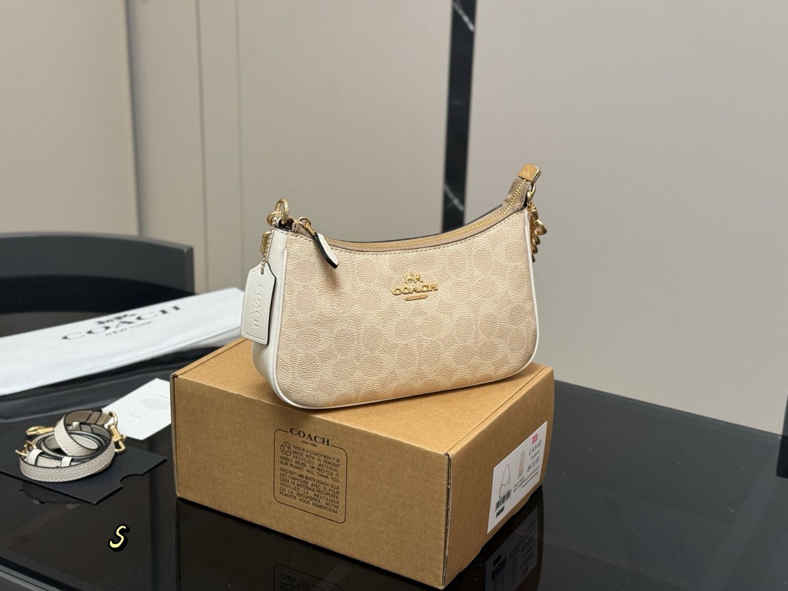 今日特価】Coach Teri Underarm Bag - コーチ テリ アンダーアーム