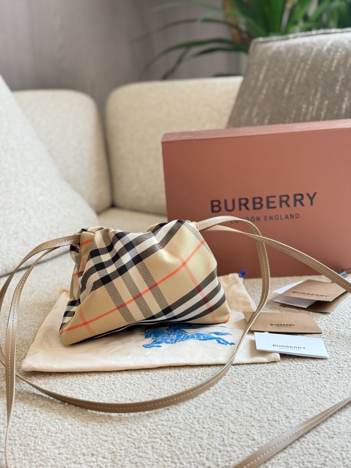 【今日特価】Burberry Cloud Bag・バーバリー クラウド バッグ-WTO輸入