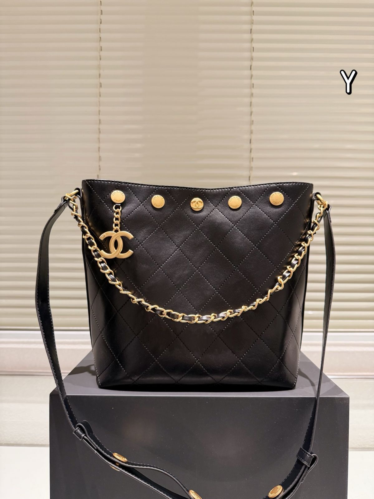 【今日特価】Chanel 25P Rivet Bucket Bag シャネル 25P リベット バケットバッグ-WTO輸入