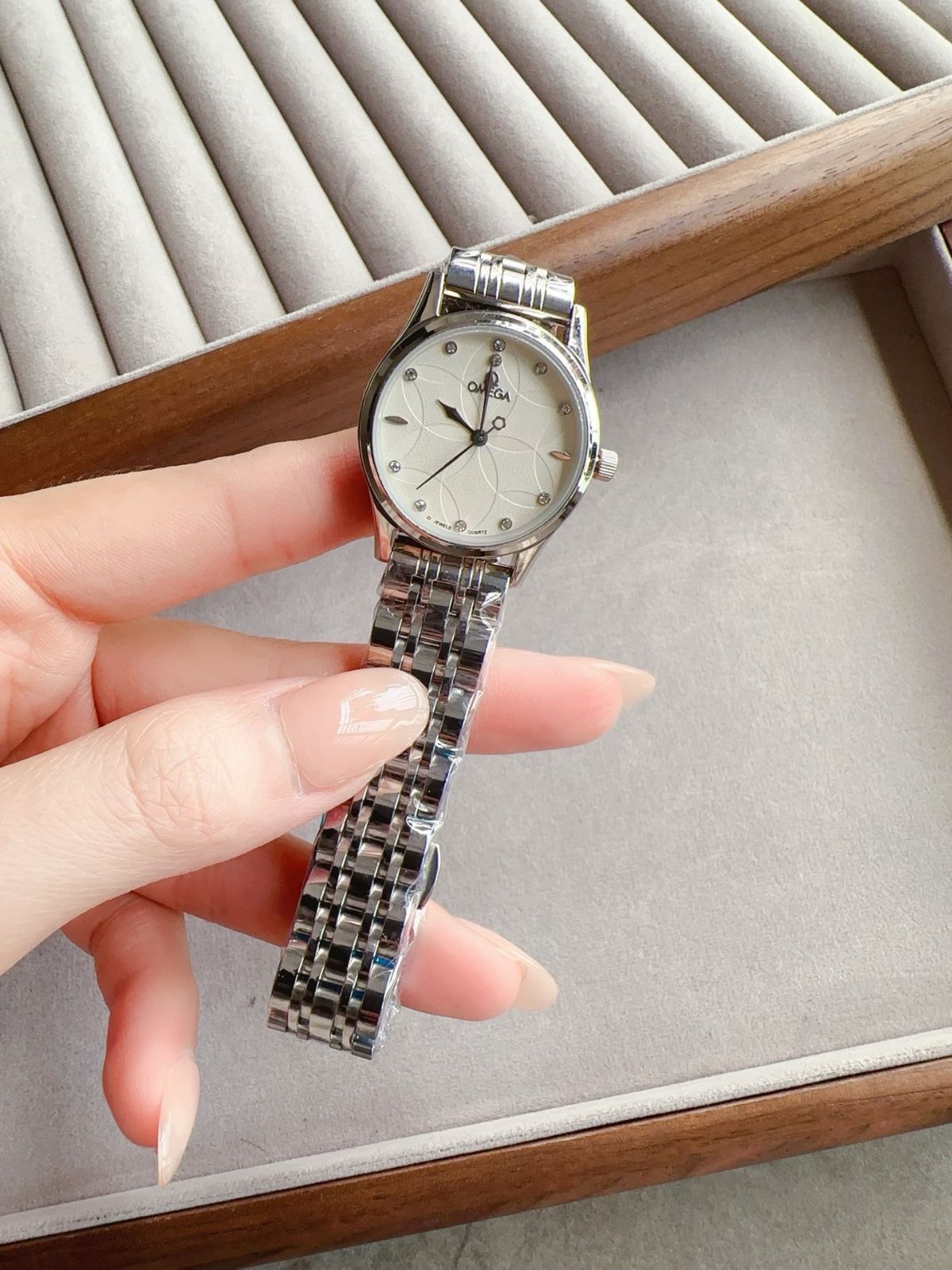OMEGA オメガ レディース腕時計 32mm｜クオーツ×マルチカラーレザー｜本日限定特価新品未使用-WTO輸入5