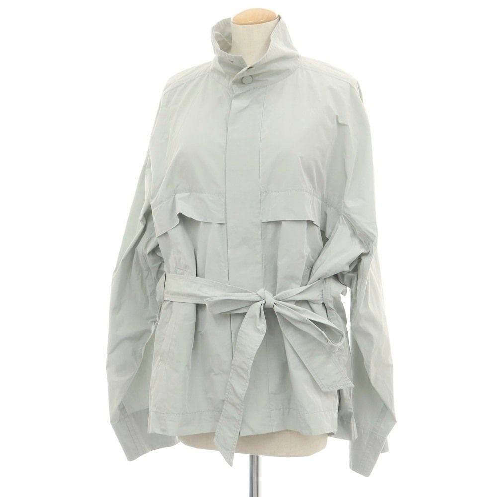 【中古】イッセイミヤケ ISSEY MIYAKE 2025年春夏 ポリエステル系 スタンドカラー ジップアップ ジップアップブルゾン ライトブルーグレー【サイズ表記なし(L位)】【レディース】