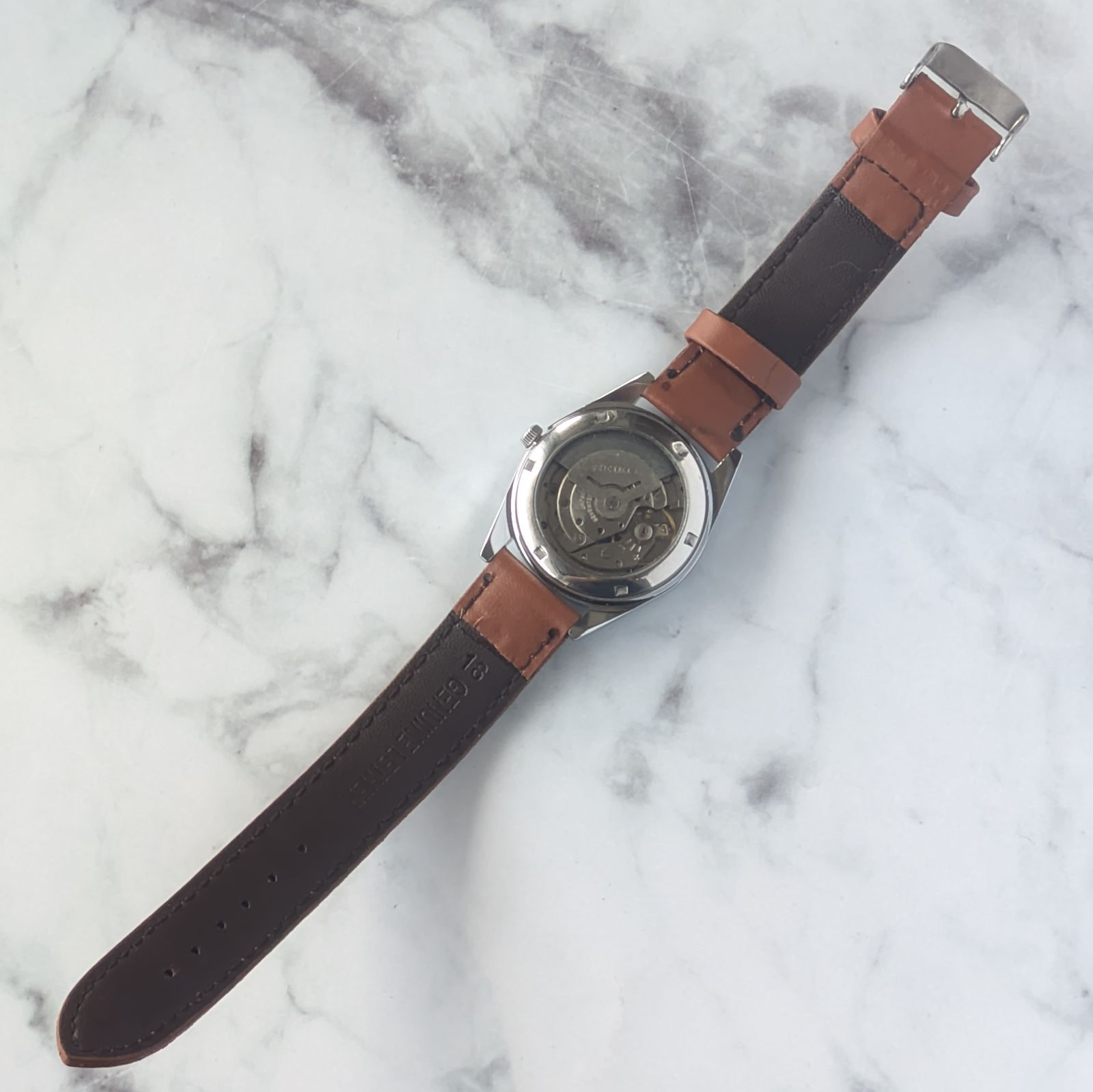 SEIKO 5 自動巻き時計 シルバー文字盤 ブラウンレザーベルト 稼働品 SEIKO セイコー5 自動巻き ヴィンテージ シルバー文字盤 サン