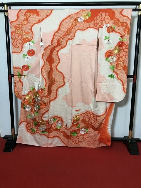【中古】Mサイズ 振袖 ピンク地に菊花模様 長襦袢付き