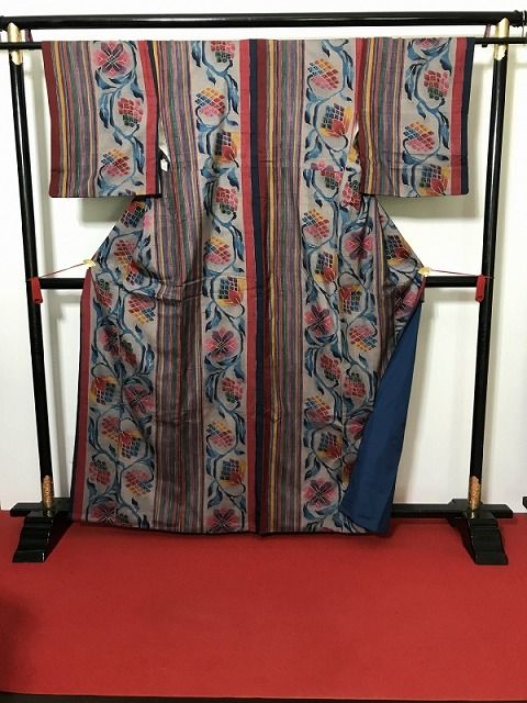 【中古】Mサイズ 紬 正絹 グレー地に唐花模様