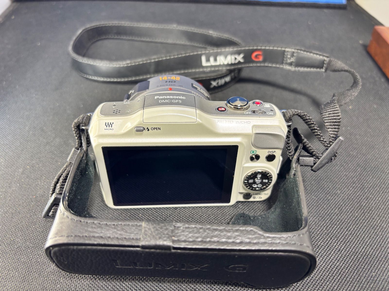 LUMIX GF5　ミラーレスカメラ　一眼　デジカメ　ジャンク品 Panasonic LUMIX DMC-GF5 ミラーレス一眼カメラ 充電機欠品のため