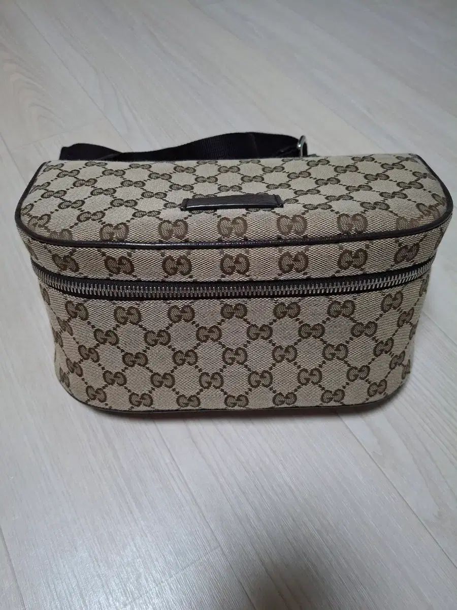 (正規品)グッチ GGキャンバス ボンバッグ 兼 ヒップバッグ ユニセックス ベルトバッグ クロスバッグ 630915