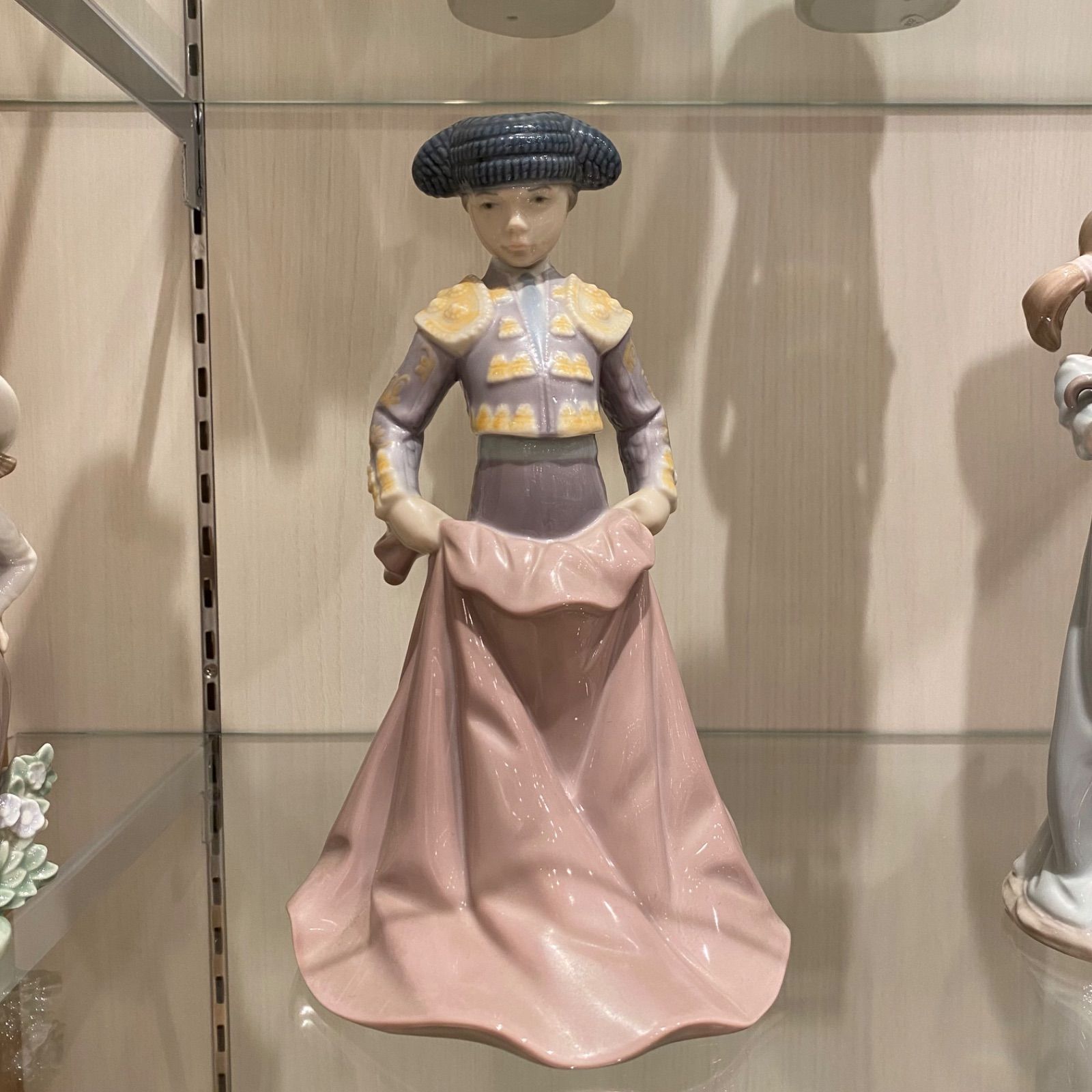 LLADRO 若き闘牛士 置物 共箱 h13.5cm 新キ8-0718☆ - メルカリ