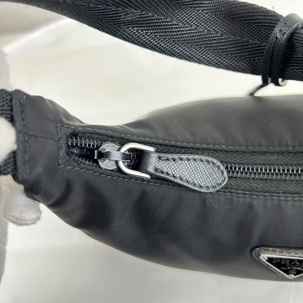 PRADA プラダ Re-Edition 2000 Re-Nylon ブラックナイロン 三角ロゴ