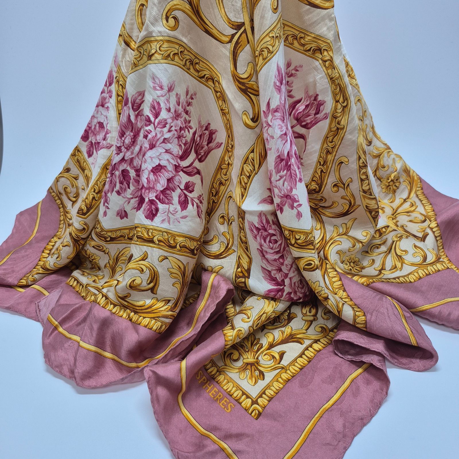used品】美品！HEMISPHERES レディーススカーフ シルク100% - メルカリ