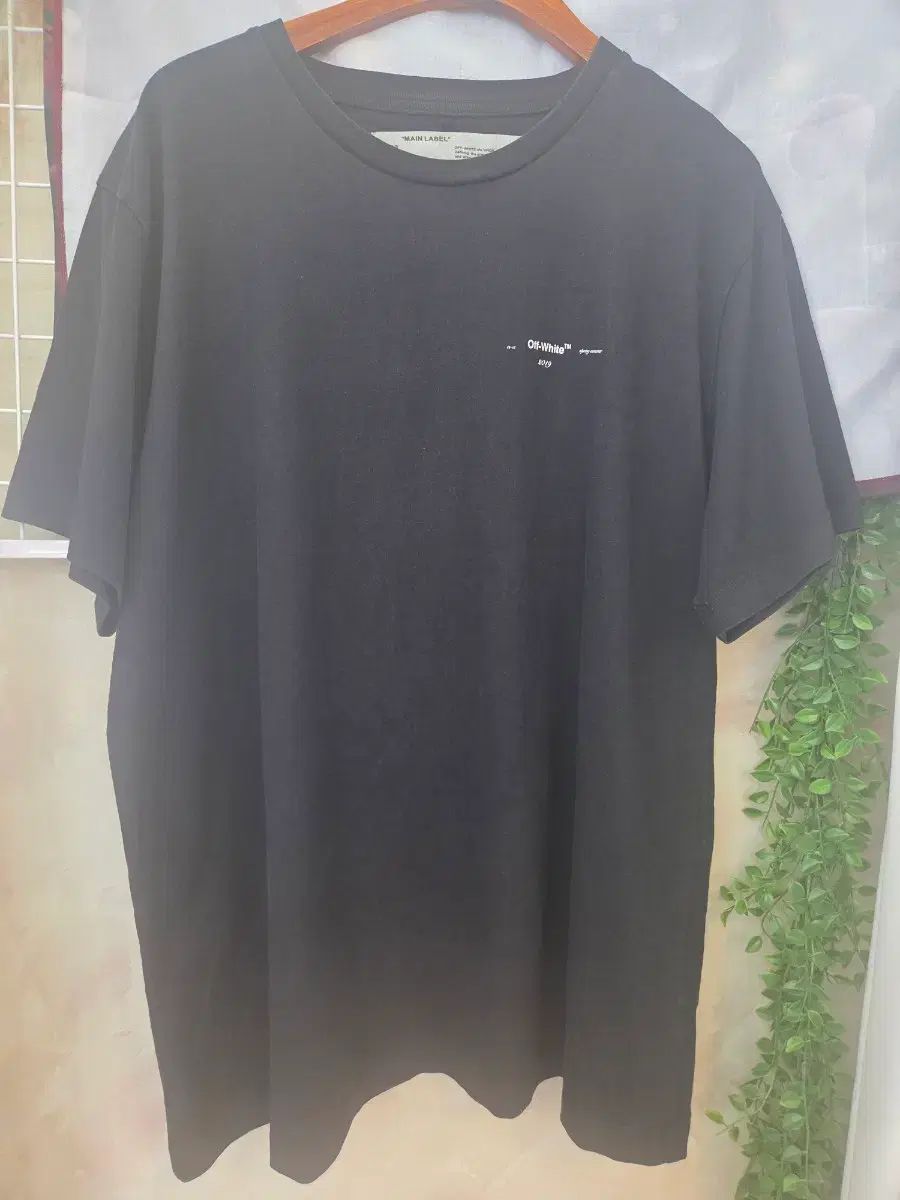 オフホワイト 半袖 Tシャツ ブラック