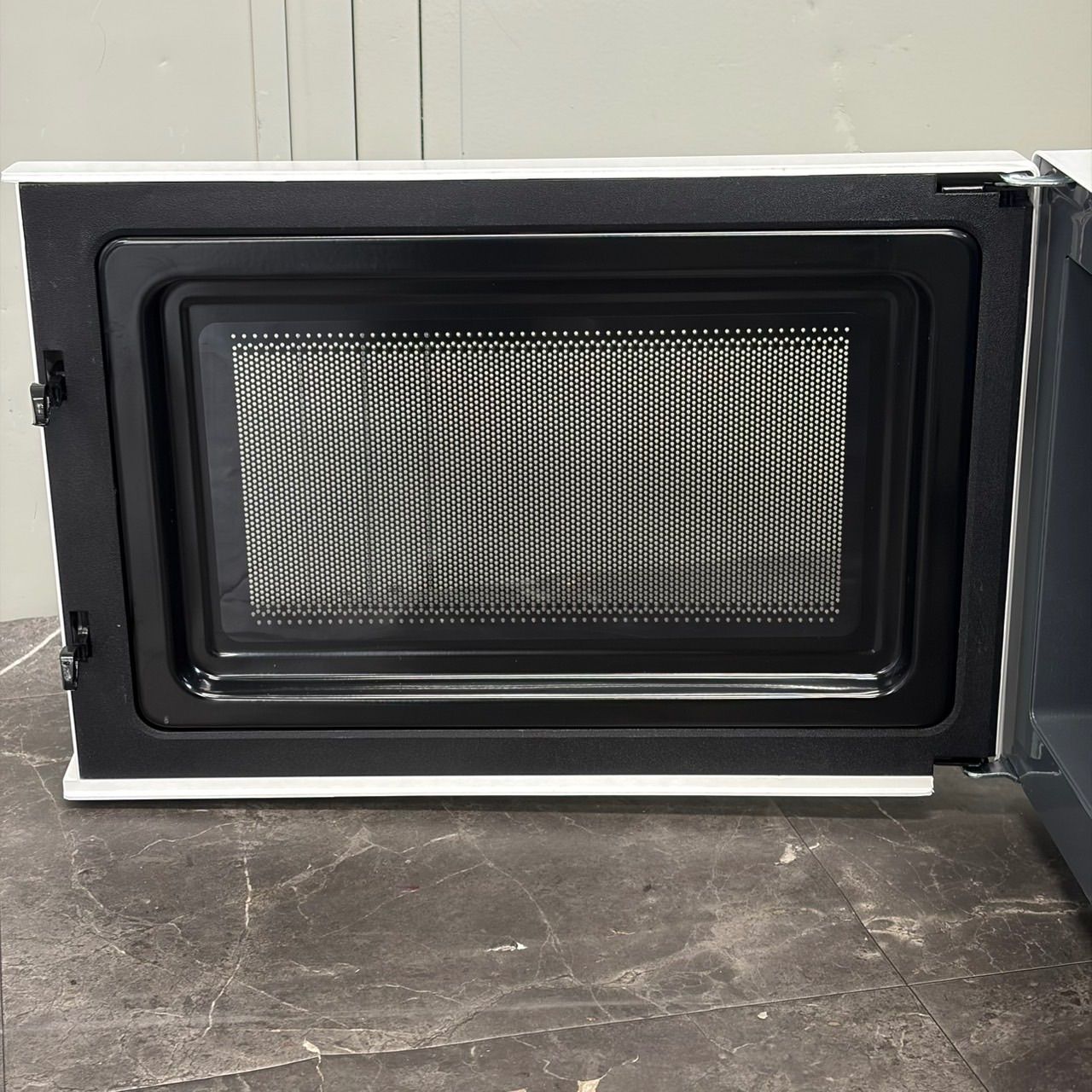 β送料込！2024年製 アイリスオーヤマ 電子レンジ PMG-T179-W 17L 600W