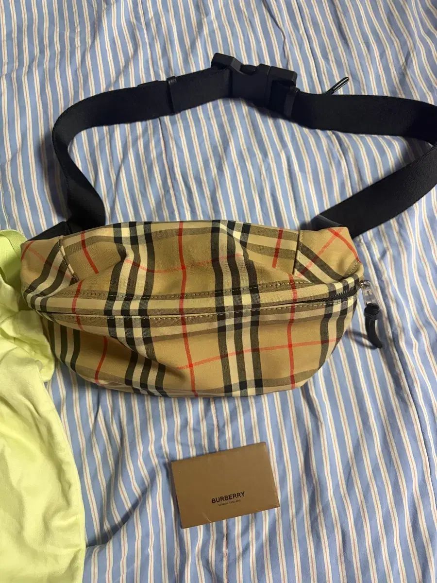 (正規品)バーバリー チェック ヒップバッグ