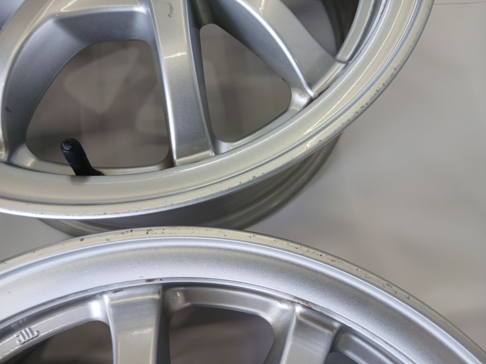 ｽﾀｯﾄﾞﾚｽﾀｲﾔ用に！ ﾌﾟﾘｳｽα純正 16ｲﾝﾁｱﾙﾐﾎｲｰﾙ 純正ｽﾄﾚｰﾄﾅｯﾄ付き 中古