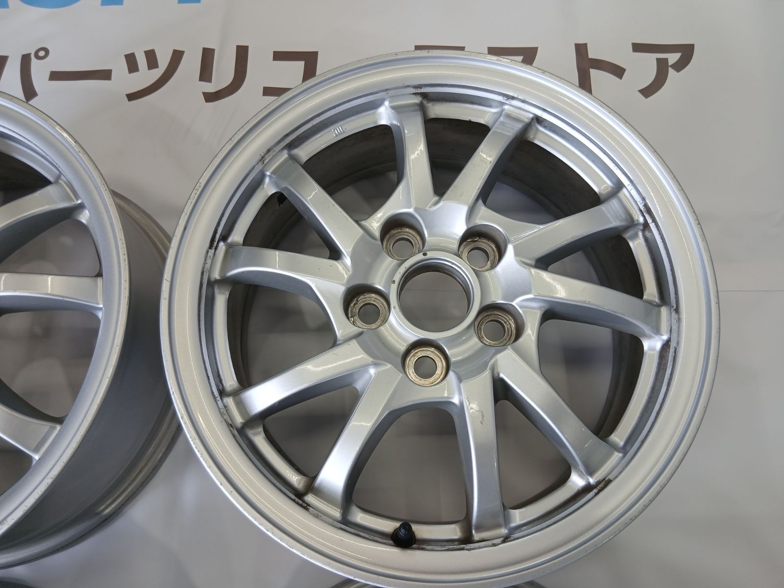 ｽﾀｯﾄﾞﾚｽﾀｲﾔ用に！ ﾌﾟﾘｳｽα純正 16ｲﾝﾁｱﾙﾐﾎｲｰﾙ 純正ｽﾄﾚｰﾄﾅｯﾄ付き 中古