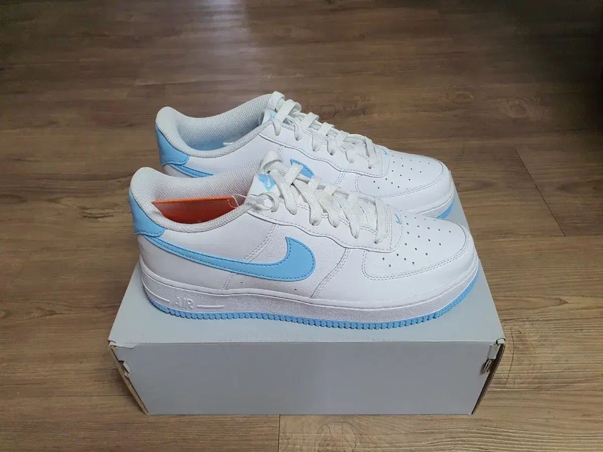 (新品)ナイキ エアフォース1 250