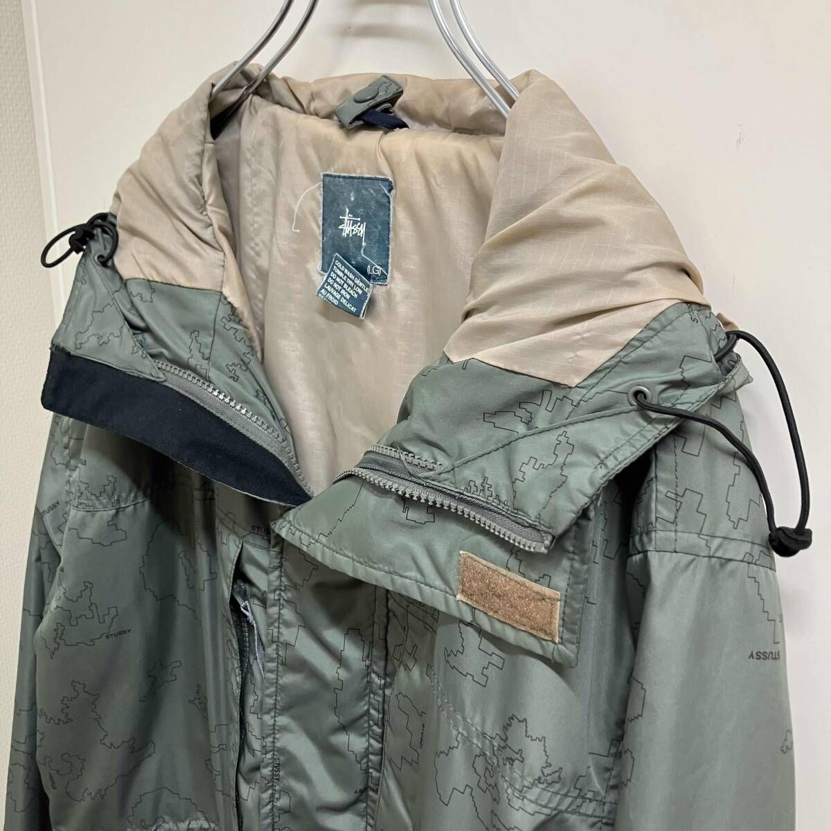 STUSSY モノグラム ナイロンブルゾンジャケット カーキ　Mサイズ STUSSY その他ジャケット ナイロンジャケット カーキ ストゥーシー