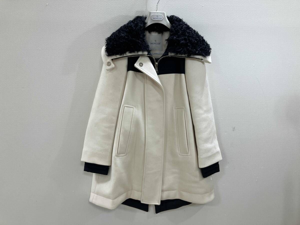 MONCLER モンクレール 裏地ダウンウールハーフコート カルガンラムファー付きウールコート ウール／ダウン切替ハーフコート オフ白 1 冬