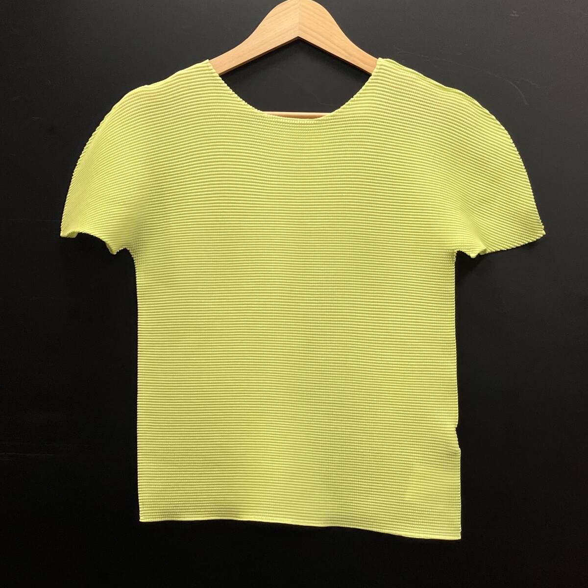 ISSEY MIYAKE me イッセイミヤケ ボックスプリーツ BOX PLEATS TOP MI31FK026 ライムグリーン