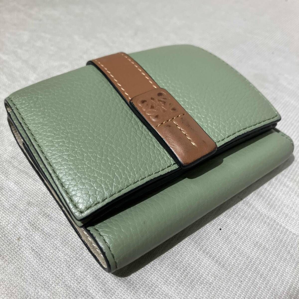 LOEWE アナグラム スモール バーティカルウォレット グリーン ロエベ