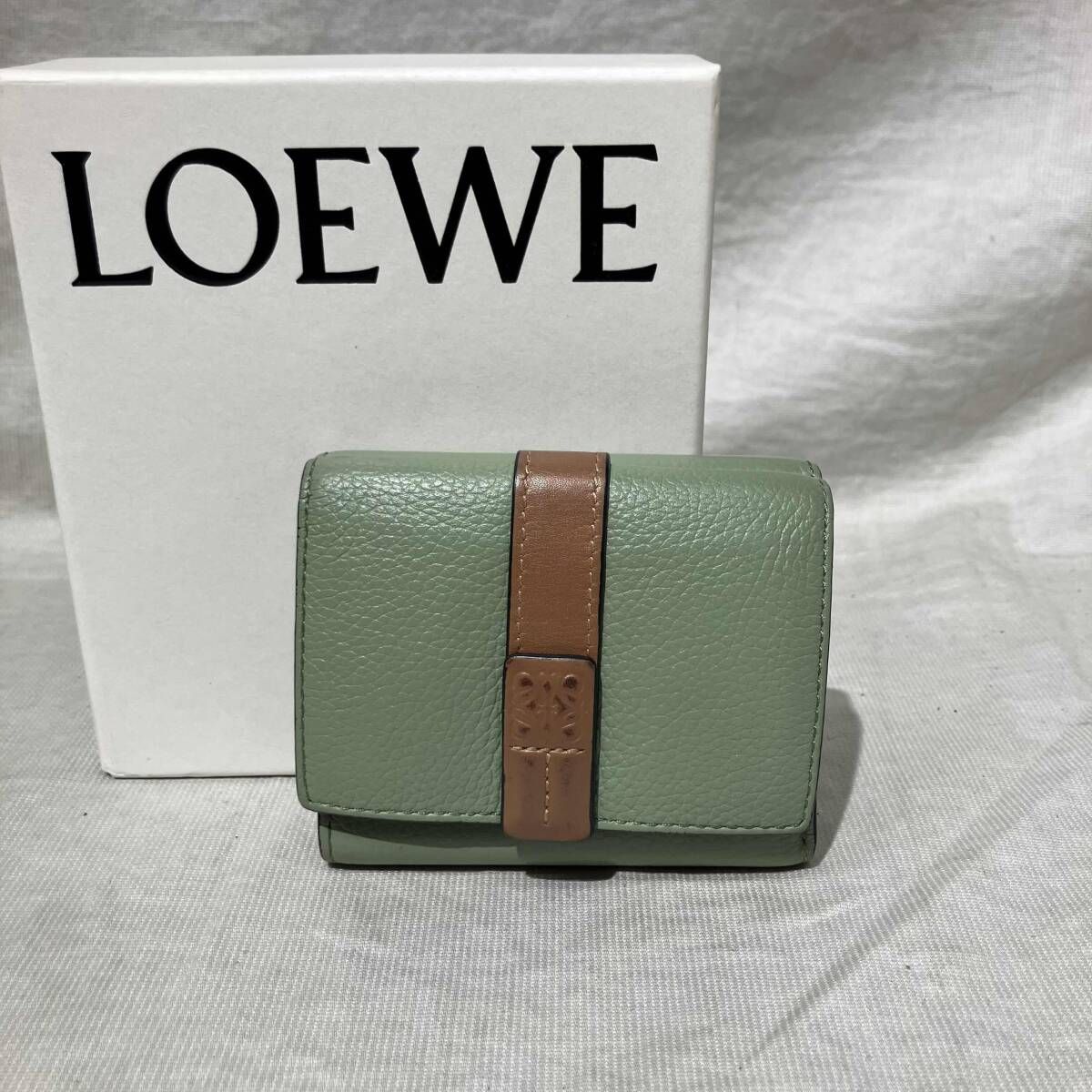 LOEWE アナグラム スモール バーティカルウォレット グリーン ロエベ