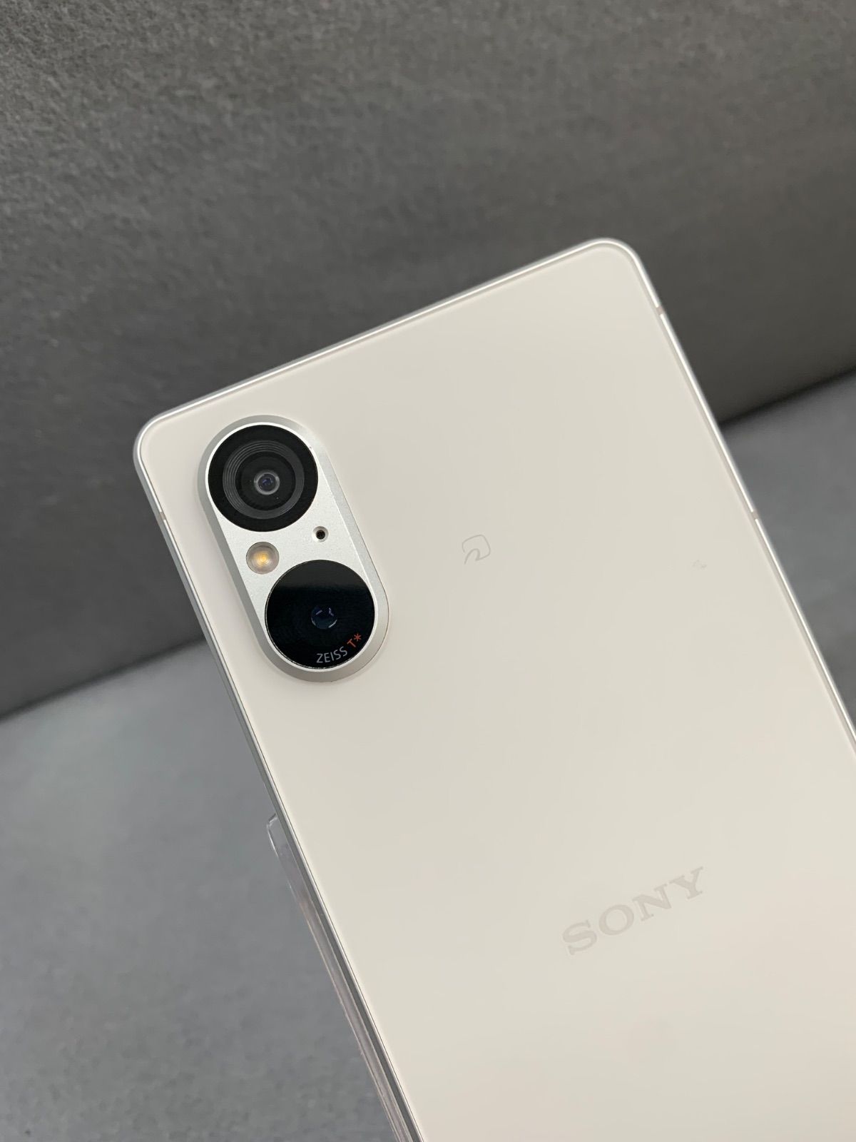 超美品 国内版 SIMフリー Xperia 5 V SO-53D 128GB プラチナシルバー色
